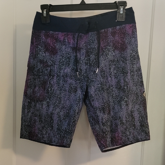 Volcom Purple and Black Men Swim Board Shorts - Picture 1 of 5